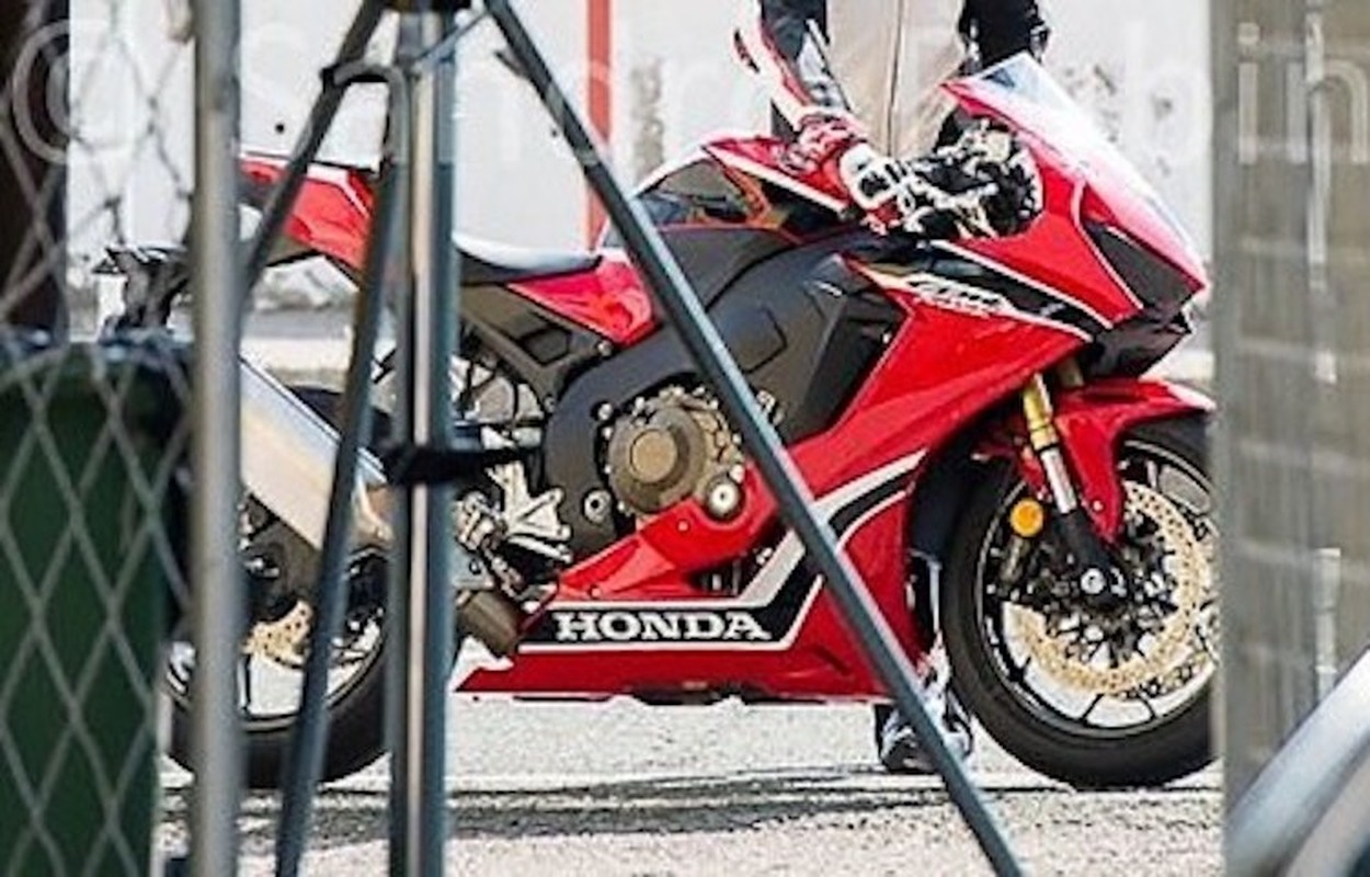 Sieu moto Honda CBR1000RR 2017 lan dau lo dien-Hinh-6