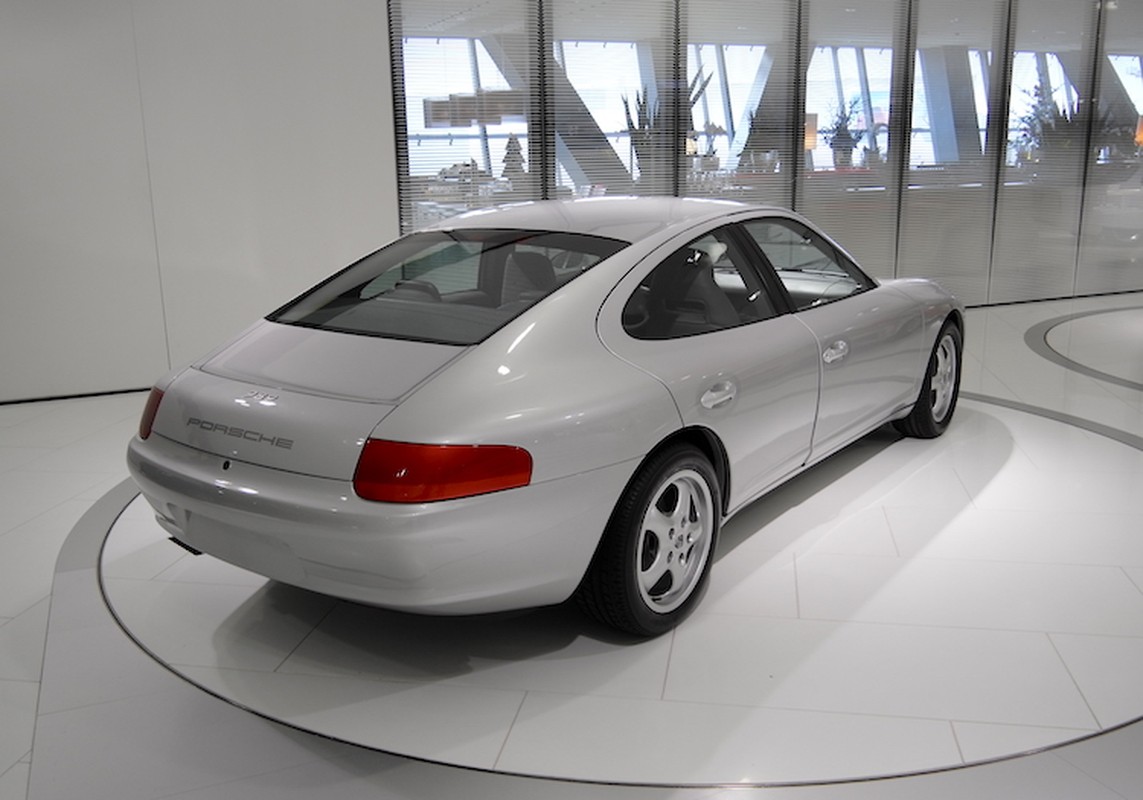 Sieu sedan Porsche 989 - 