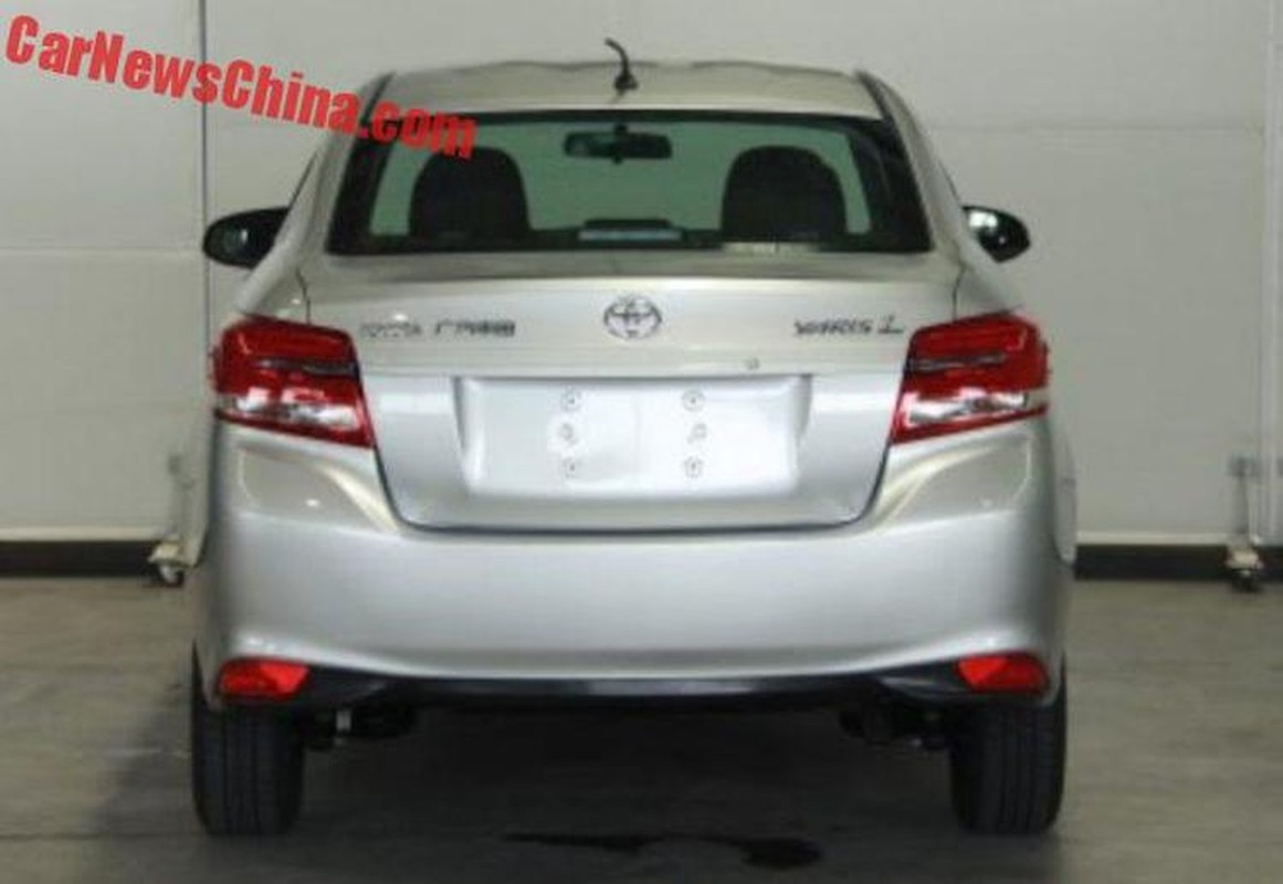 Toyota Yaris L Sedan - Vios phien ban “Tau“ gia 247 trieu-Hinh-3