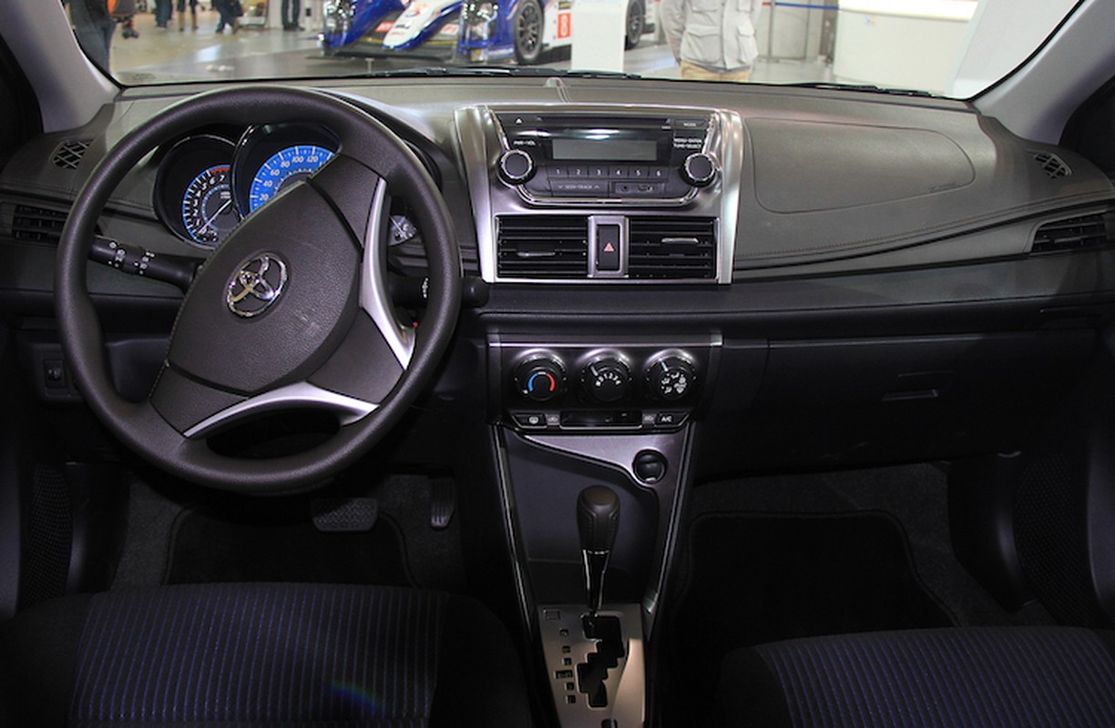 Toyota Yaris L Sedan - Vios phien ban “Tau“ gia 247 trieu-Hinh-4