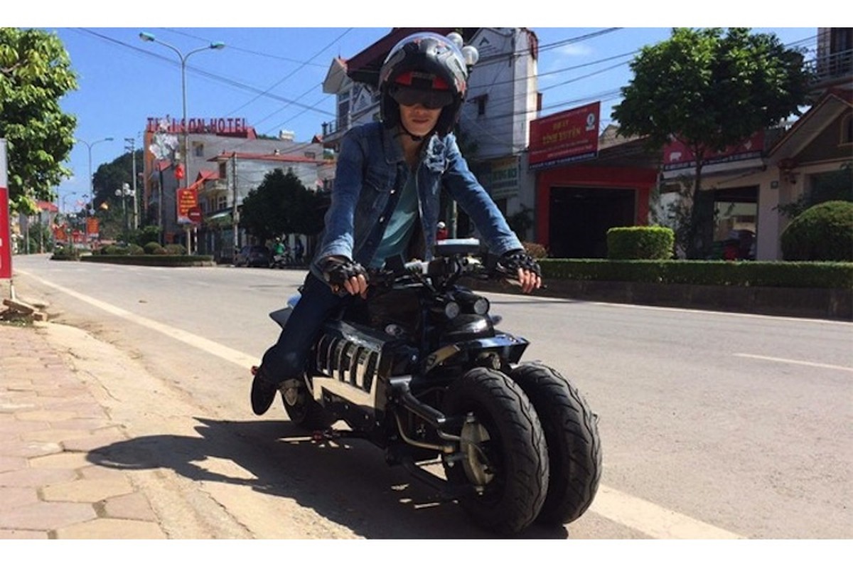 Dan choi Viet phat sot voi sieu moto 