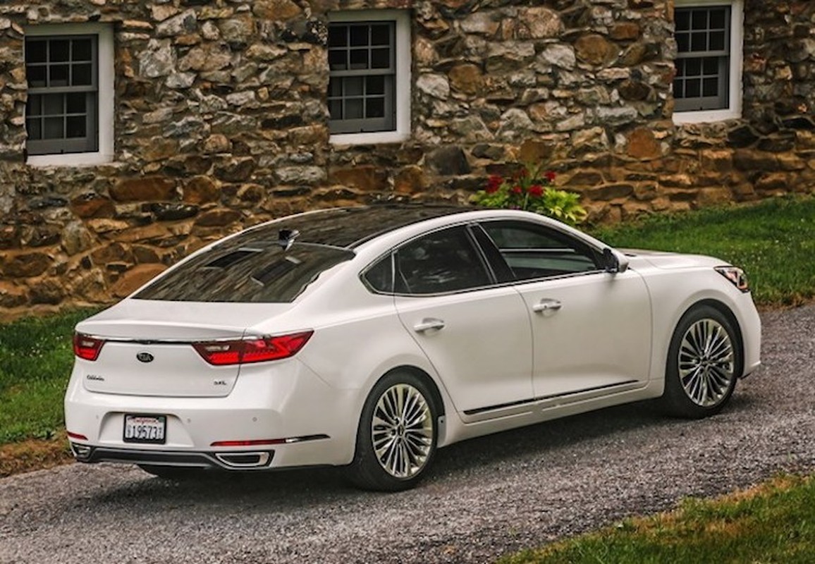 Sedan co trung Kia Cadenza 2017 