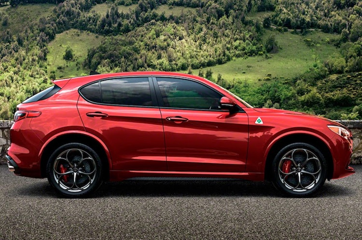 Crossover Alfa Romeo Stelvio tham vong “dau