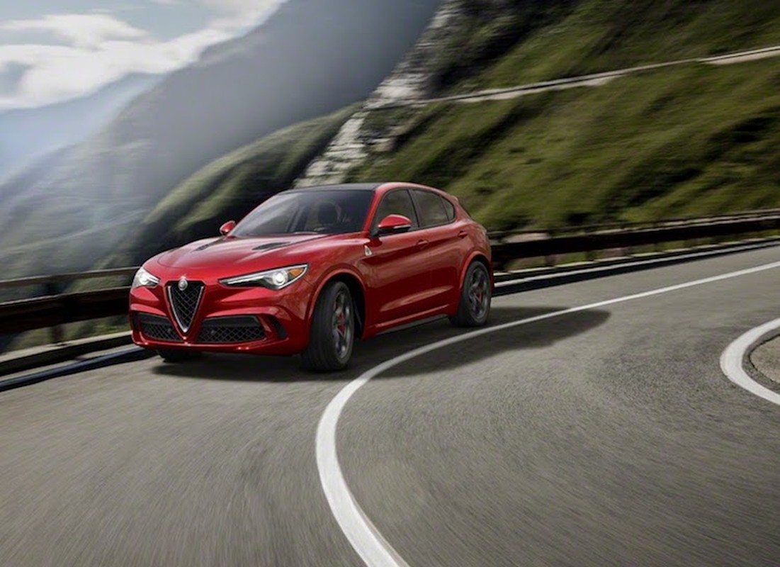 Crossover Alfa Romeo Stelvio tham vong “dau