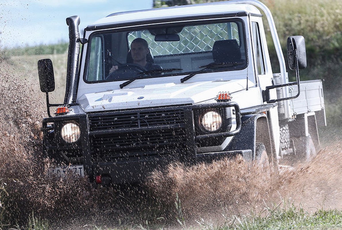 Ban tai Mercedes G300 CDI ngheo tien nghi gia 2,02 ty-Hinh-8