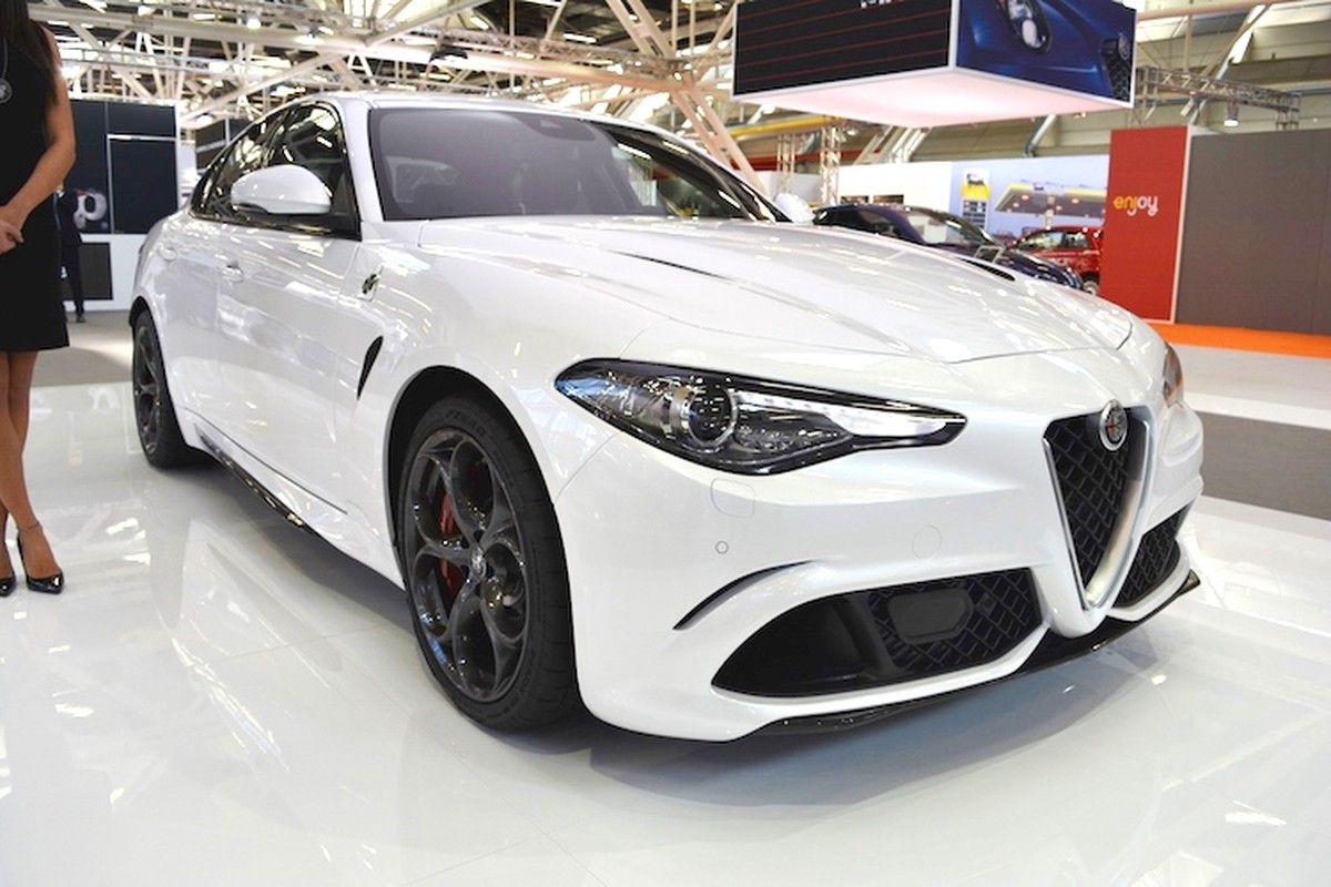 “Chot gia” 858 trieu, Alfa Romeo Giulia co gi de dau BMW?