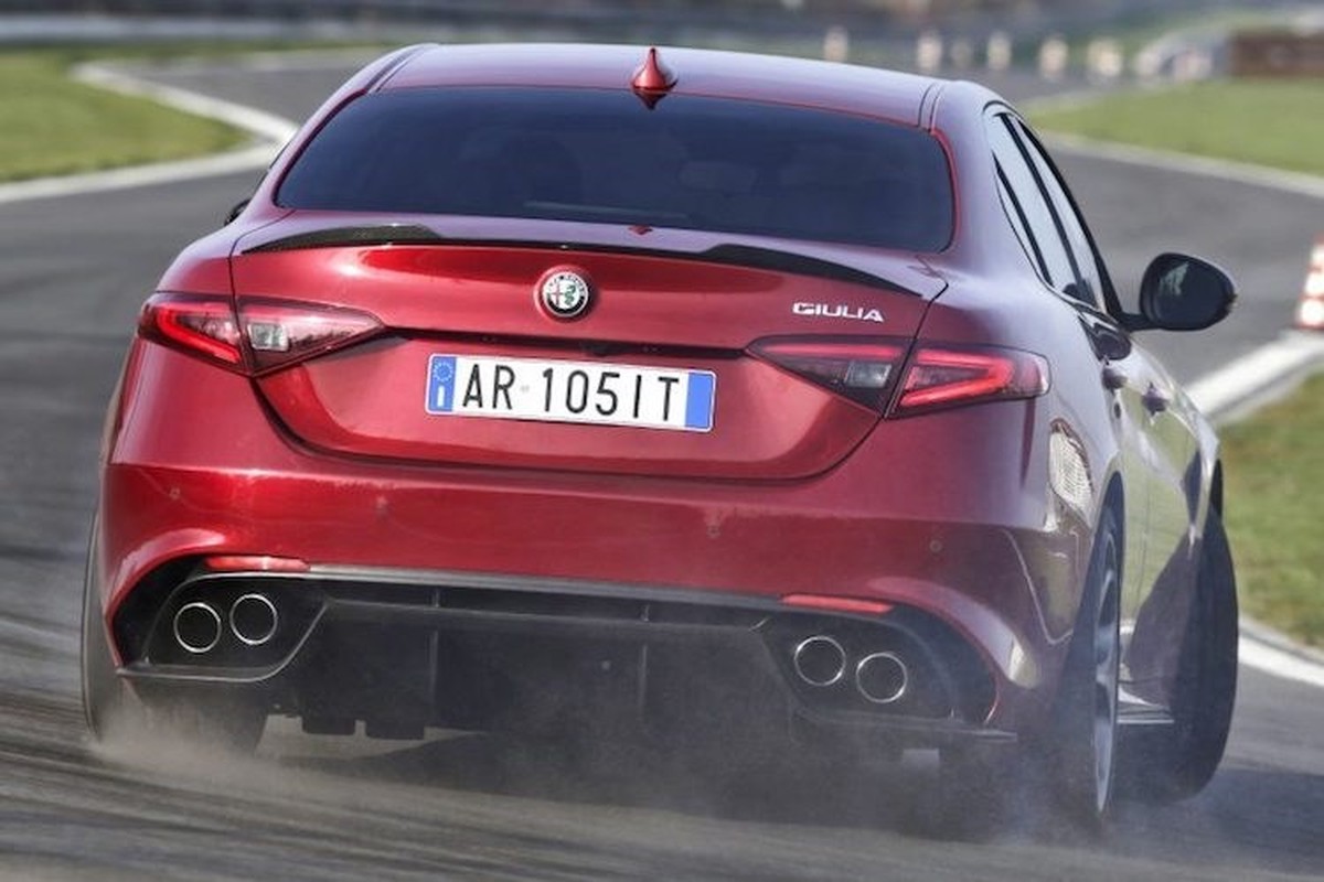 Mario Balotelli “boc tem” sieu xe Alfa Romeo Giulia Quadrifoglio-Hinh-4