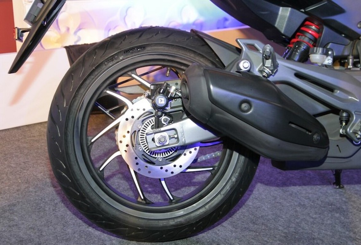 Moto con tay Bajaj Dominar 400 gia chi 45 trieu dong-Hinh-7