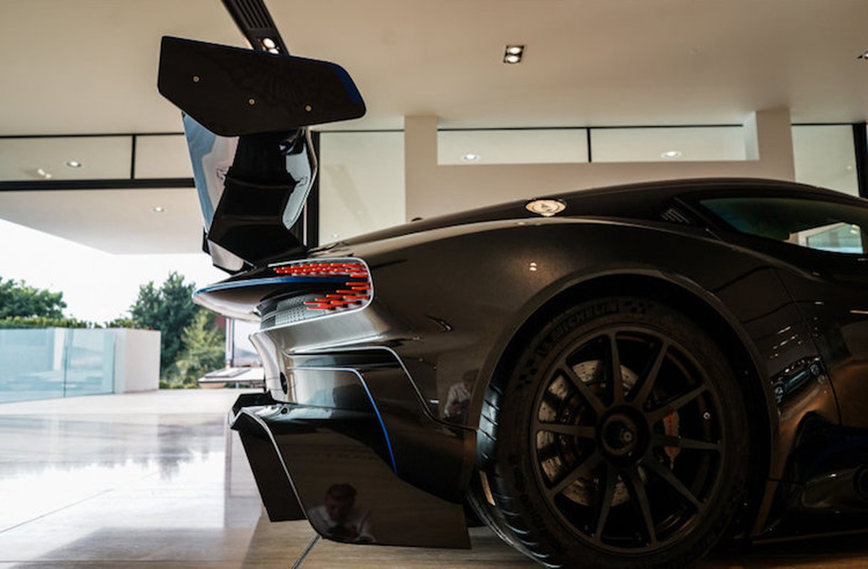 Sieu xe “gia re” Aston Martin Vulcan chi 70,1 ty dong-Hinh-5