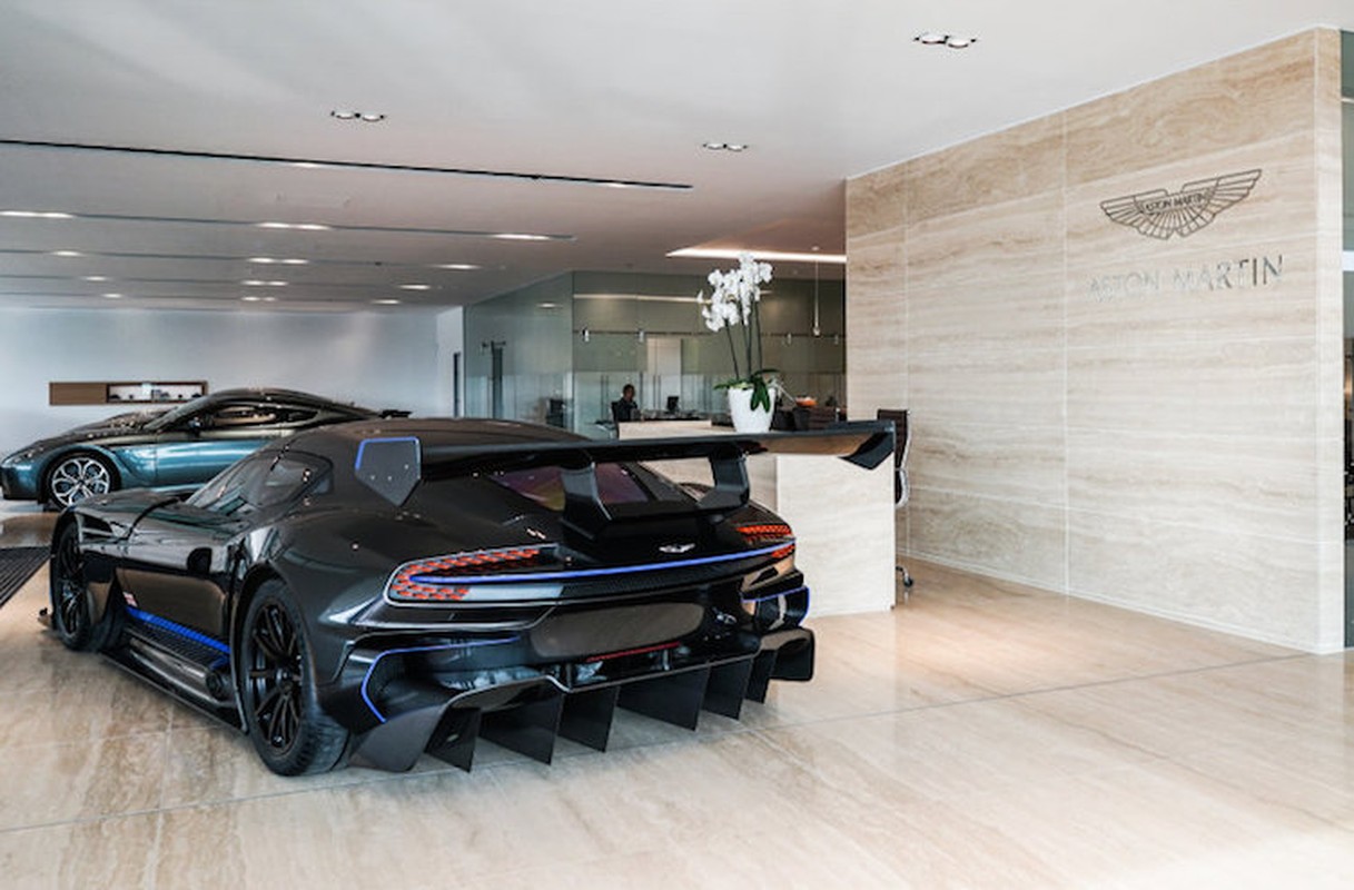 Sieu xe “gia re” Aston Martin Vulcan chi 70,1 ty dong-Hinh-7