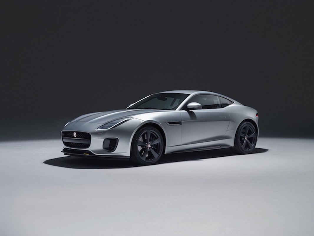 Hang Jaguar ra mat sieu xe the thao F-Type 2018-Hinh-5