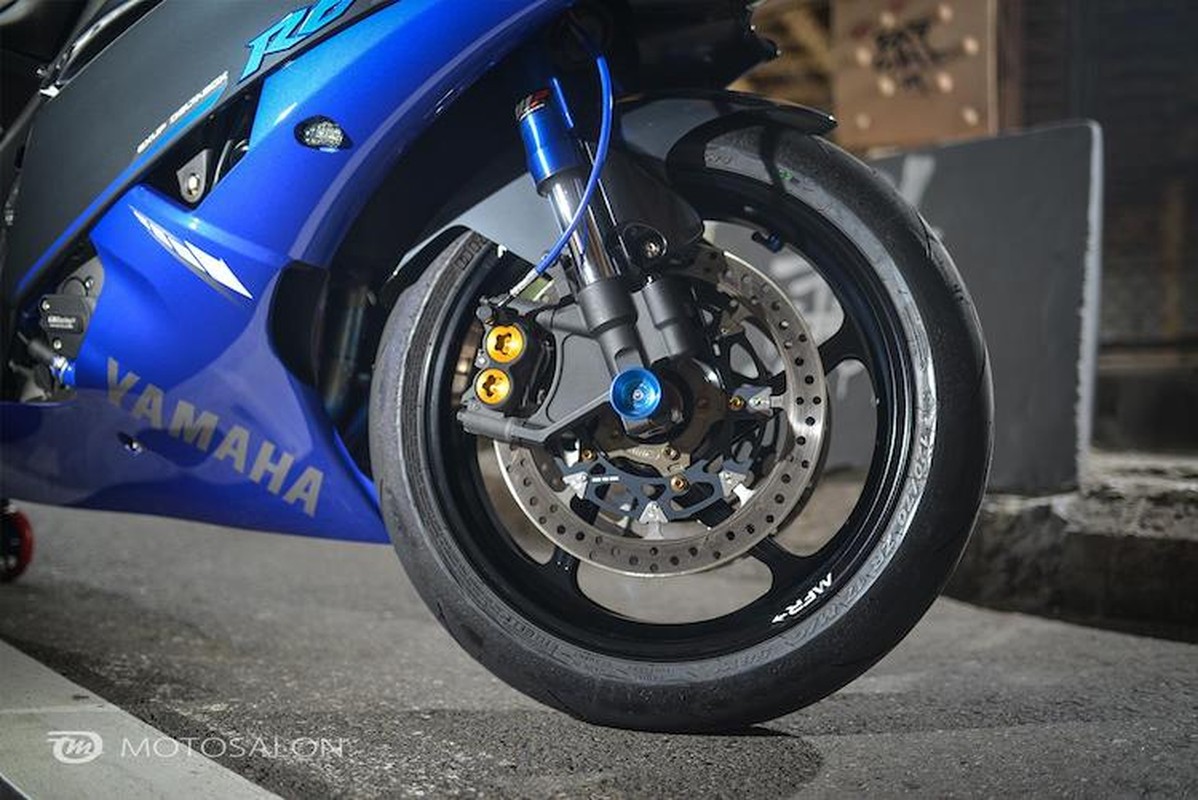 “Quai vat” Yamaha R6 dang cap voi loat do choi khung-Hinh-3