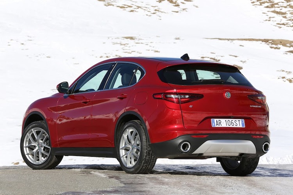 Can canh crossover Alfa Romeo Stelvio “dau