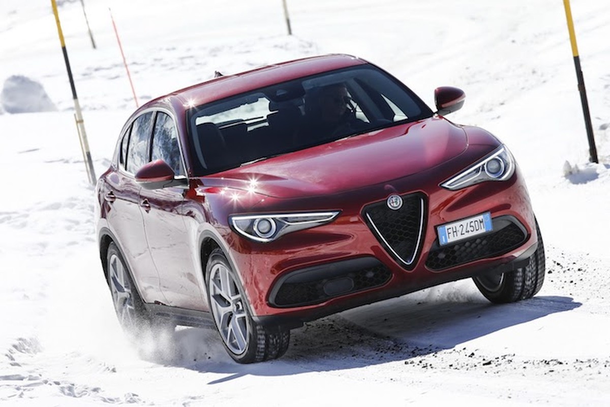 Can canh crossover Alfa Romeo Stelvio “dau