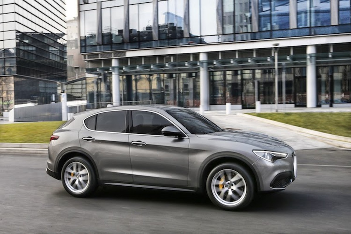 Can canh crossover Alfa Romeo Stelvio “dau