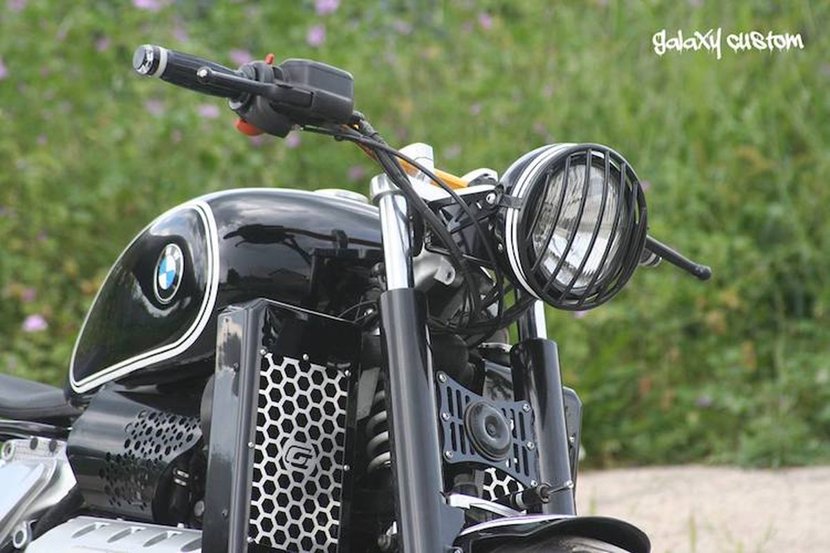 Ngam “gach bay” BMW K1200RS do bobber co dien-Hinh-3