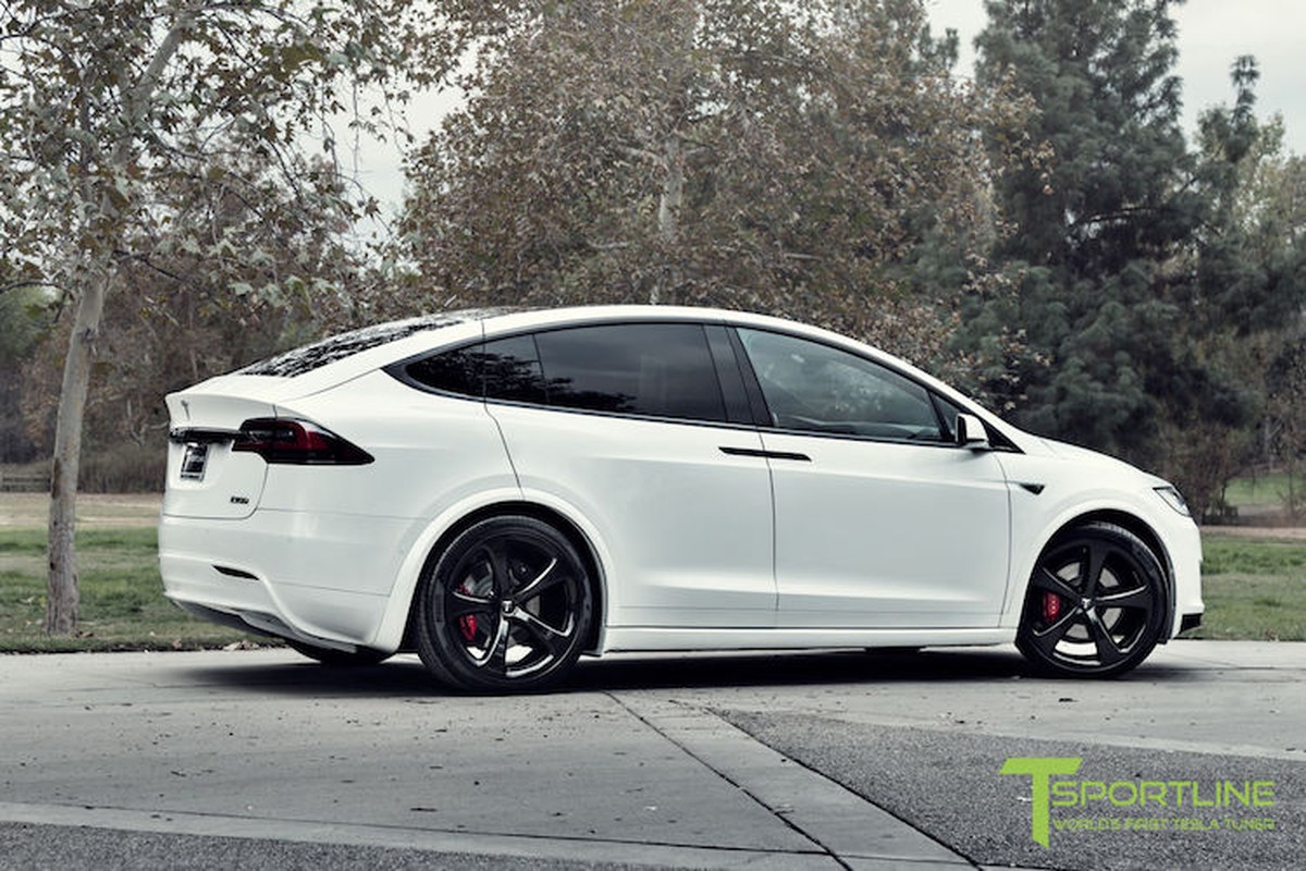 SUV dien Tesla Model X do dau tien “chot gia” 4,1 ty-Hinh-2