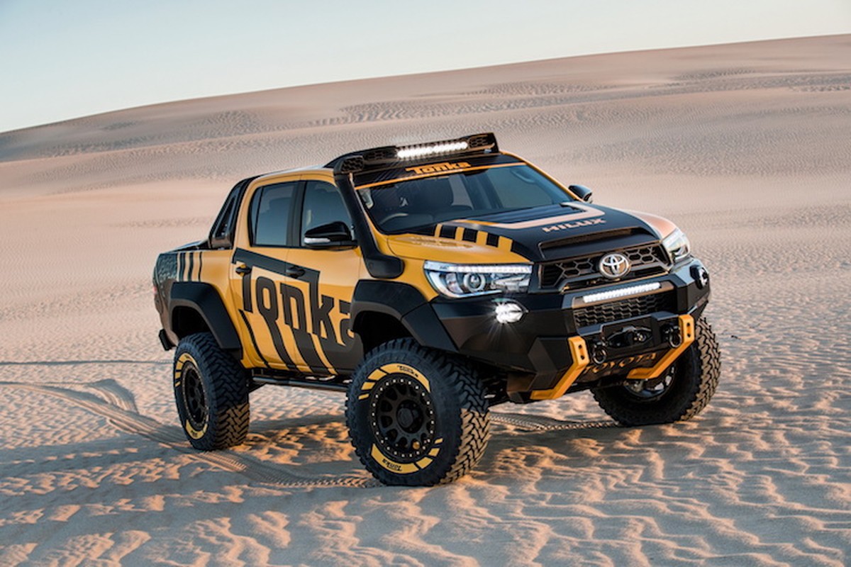 Toyota Hilux offroad phong cach “xe do choi” sieu doc