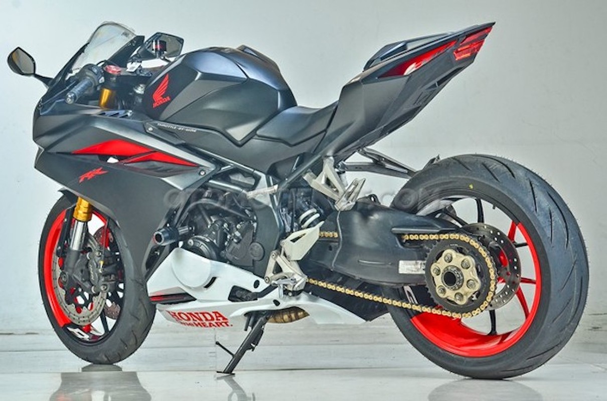 Moto Honda CBR250RR ngau hon voi 