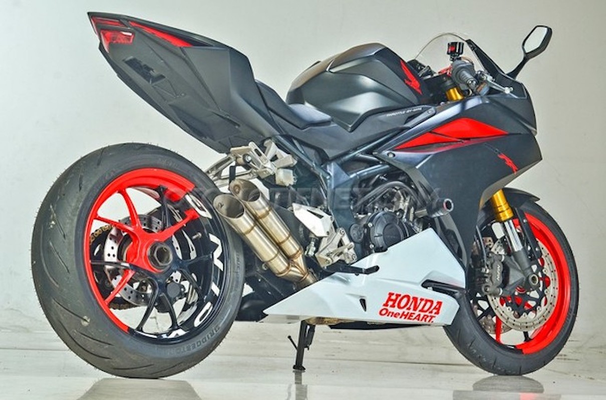 Moto Honda CBR250RR ngau hon voi 