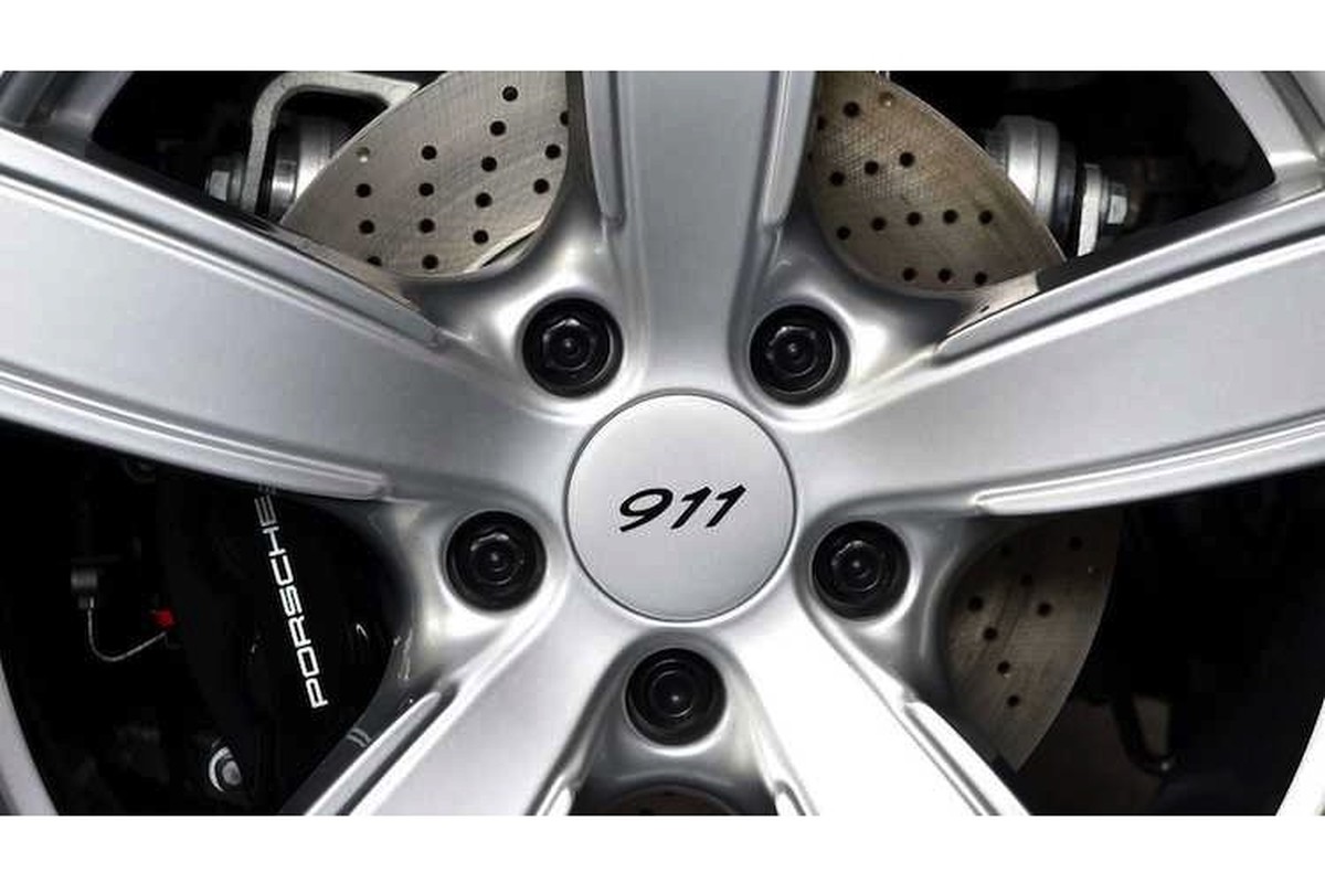 Soi chi tiet sieu xe Porsche 911 thu 1 trieu-Hinh-4