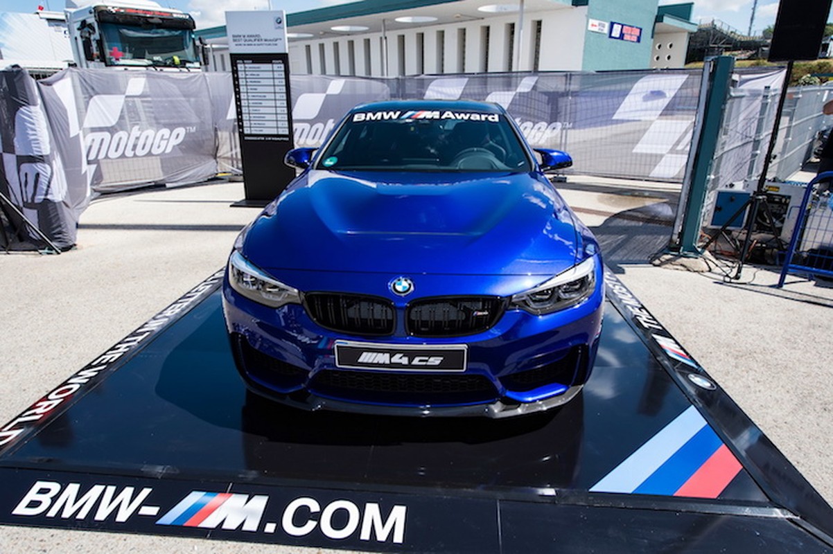 BMW tang sieu xe M4 CS cho tay dua MotoGP 2017-Hinh-4