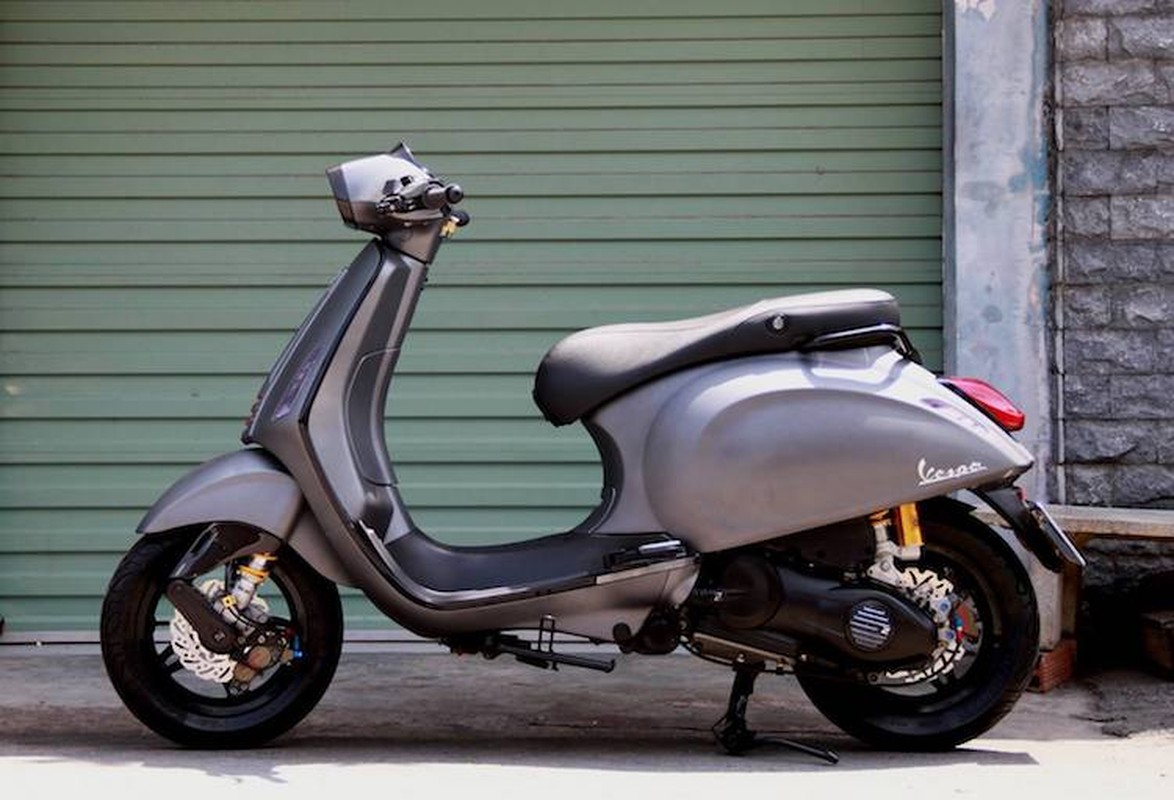 Dan choi Sai Gon do “khung” xe ga Piaggio Vespa Sprint