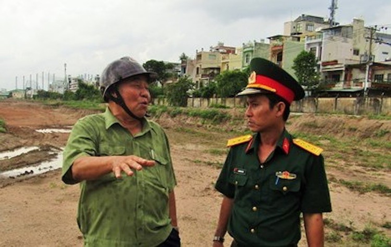 Anh: Tim mo cac liet si trong cong truong san bay Tan Son Nhat-Hinh-3