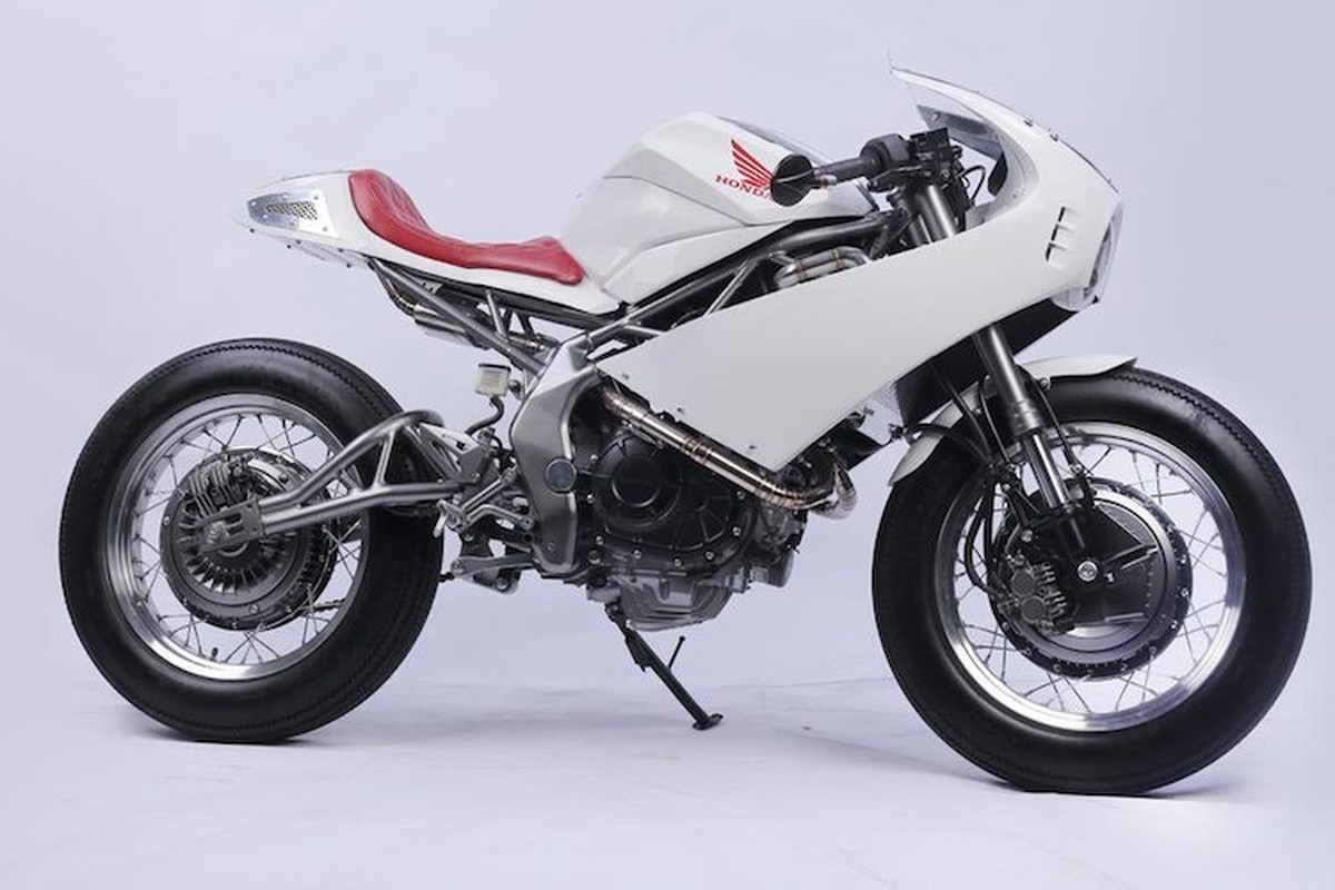 Moto Honda CBR250RR “giat nguoc” thanh cafe racer