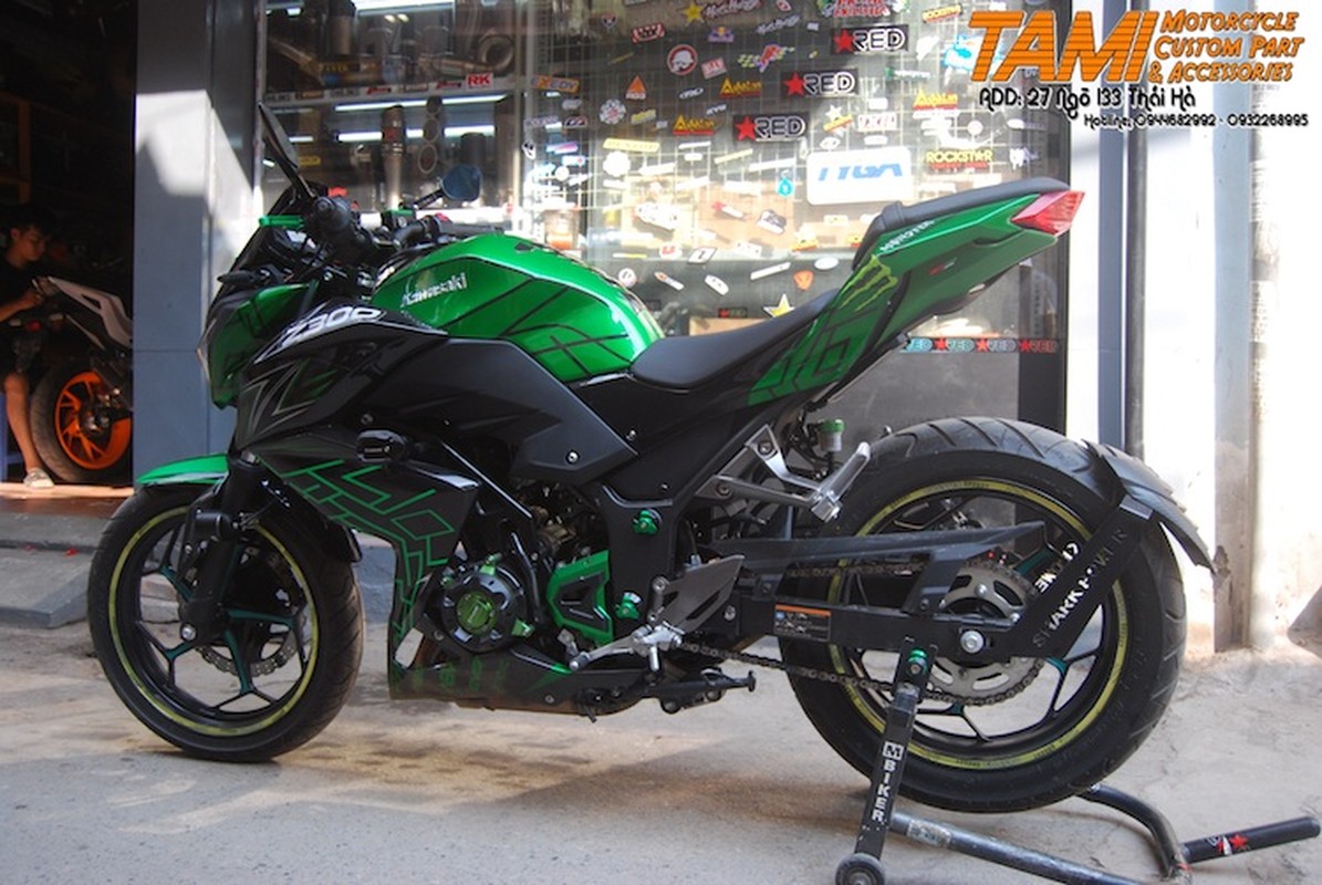 Dan choi Ha Thanh &quot;do khung” moto Kawasaki Z300