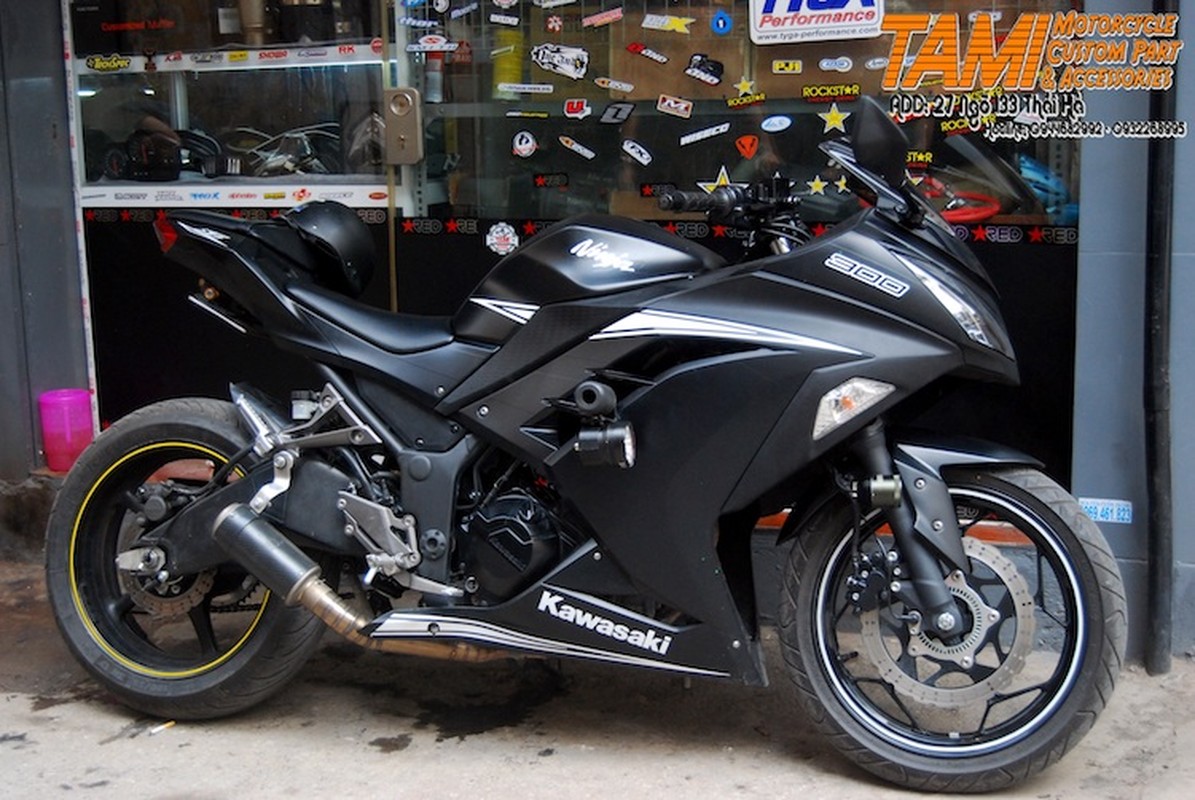 Moto Kawasaki Ninja 300 do &quot;chan dai&quot; Yamaha R6 tai Ha Noi