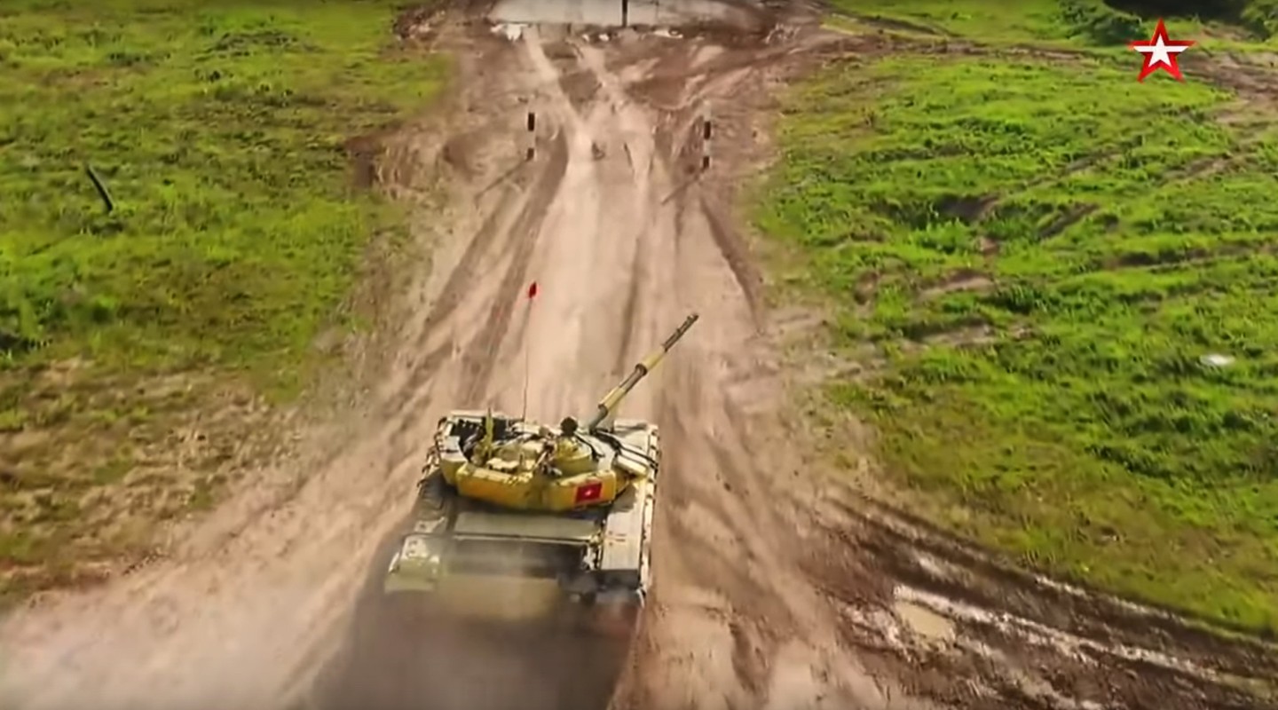 Doi tuyen xe tang Viet Nam gianh chien thang an tuong tai Tank Biathlon-Hinh-4