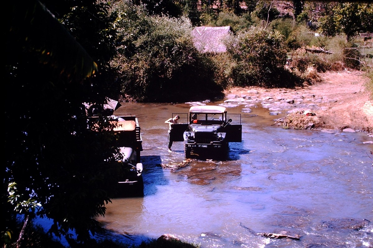 Loat anh Viet Nam 1963-1964 qua ong kinh Al Adcock (4)-Hinh-12