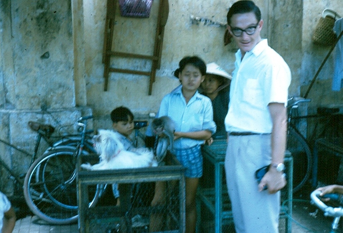 Hang rong, quan nhau Sai Gon nam 1965 trong anh Robert Gauthier