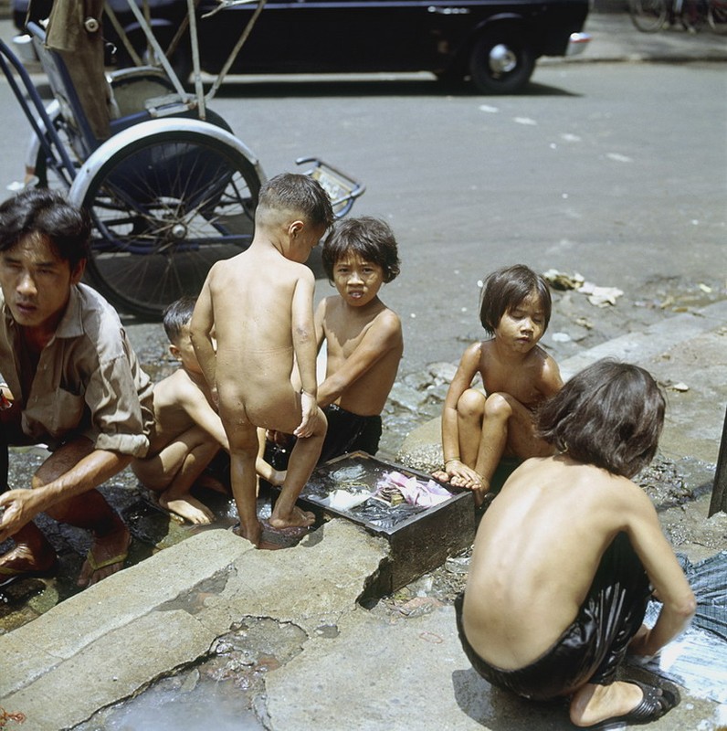 Anh mau doc ve tre em mien Nam, Trung truoc 1975-Hinh-4