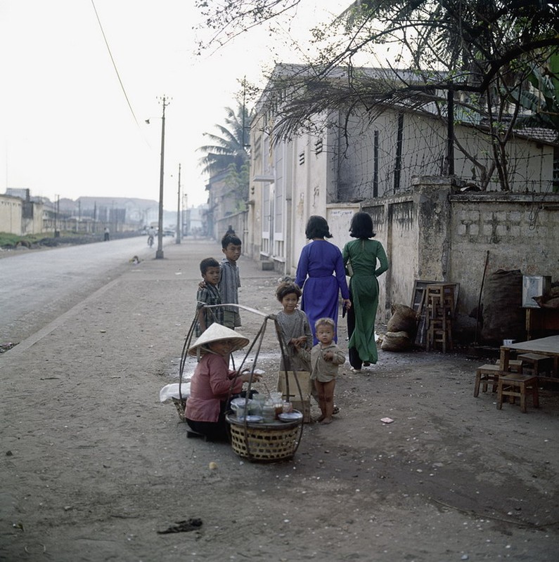 Anh mau doc ve tre em mien Nam, Trung truoc 1975-Hinh-7