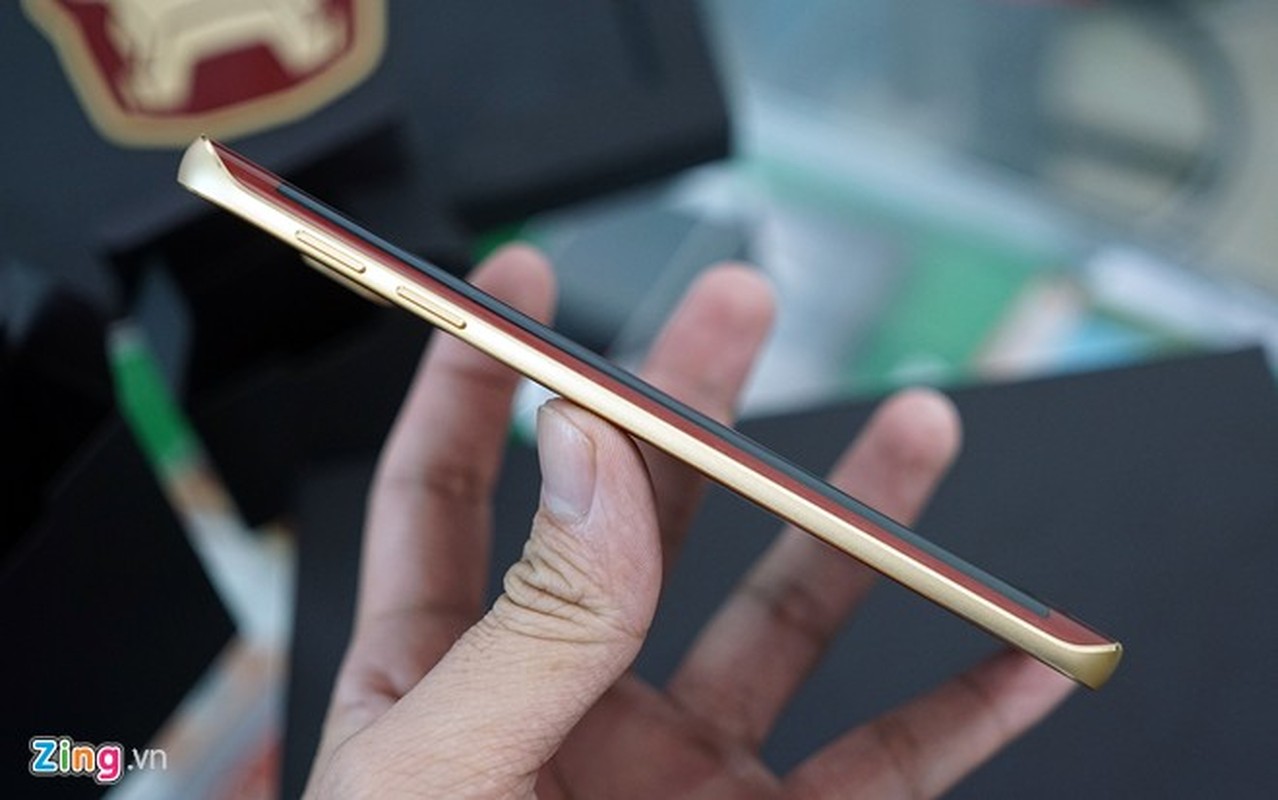 Ngam Galaxy S6 Edge ban Iron Man 3.000 USD o VN-Hinh-7