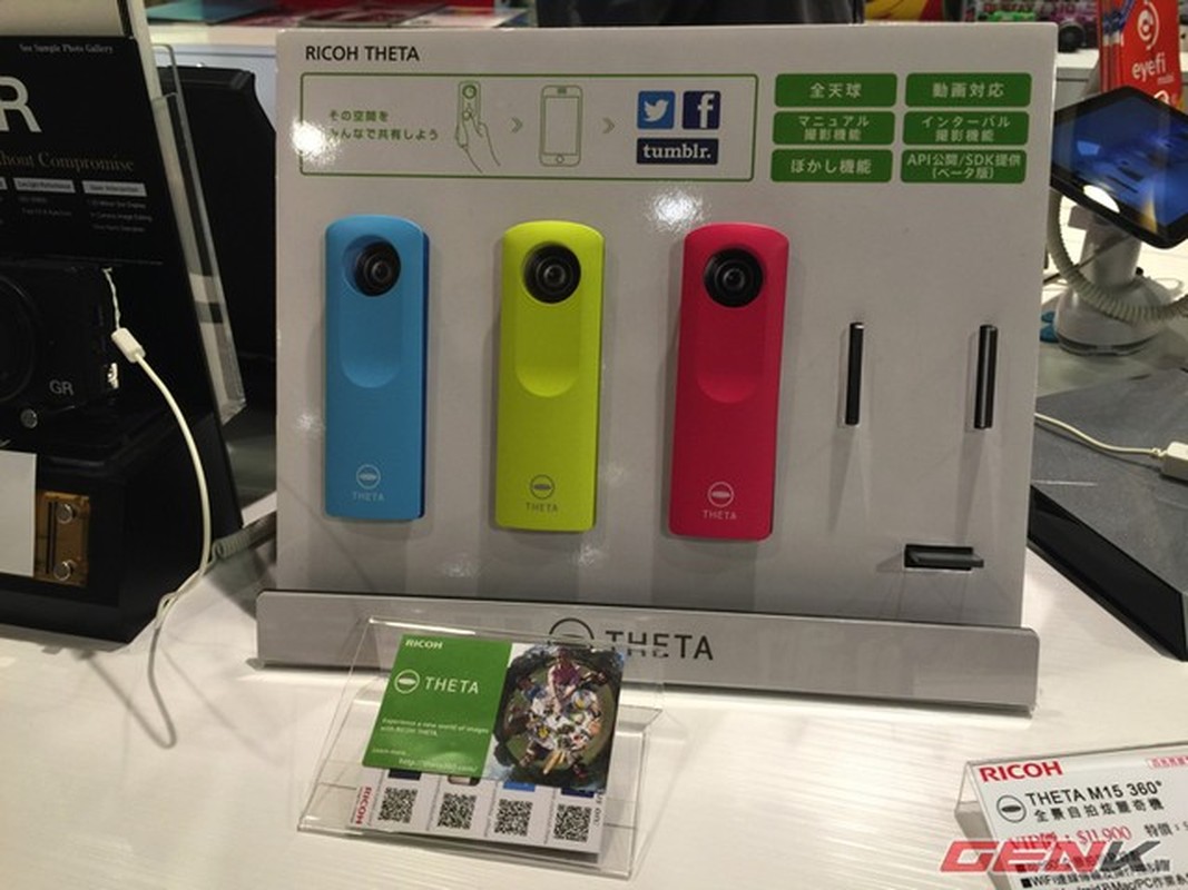 Can canh may anh 360 do sieu nho Ricoh Theta