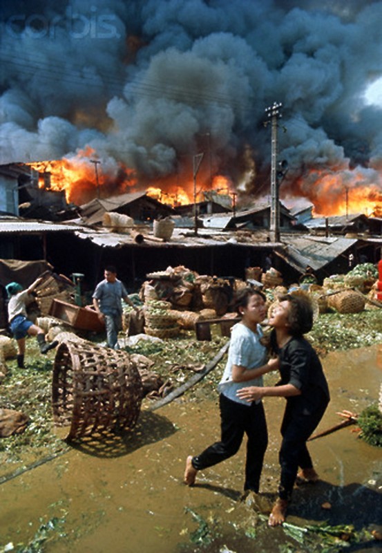 Hinh anh kinh hoang ve vu chay cho Cau Ong Lanh 1971-Hinh-2