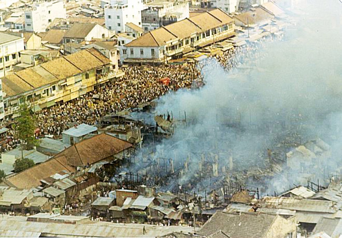 Hinh anh kinh hoang ve vu chay cho Cau Ong Lanh 1971-Hinh-9