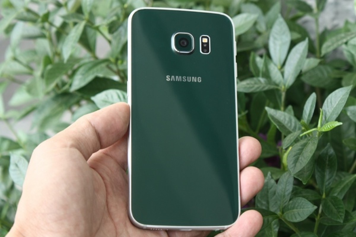 Loat anh Samsung S6 Edge xanh ngoc luc bao tai Viet Nam-Hinh-2
