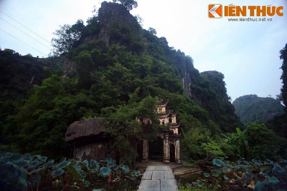 Ngoi chua trong hang dong doc nhat vo nhi o Ninh Binh