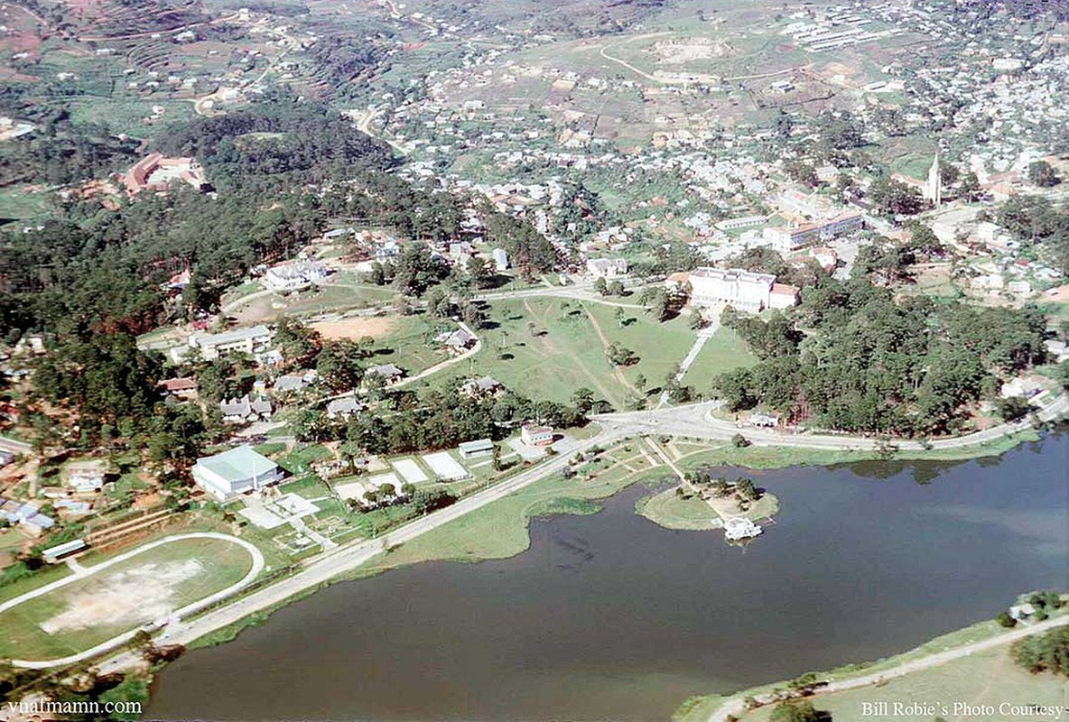 Hinh anh dep tuyet ve Da Lat truoc 1975 nhin tu may bay-Hinh-4