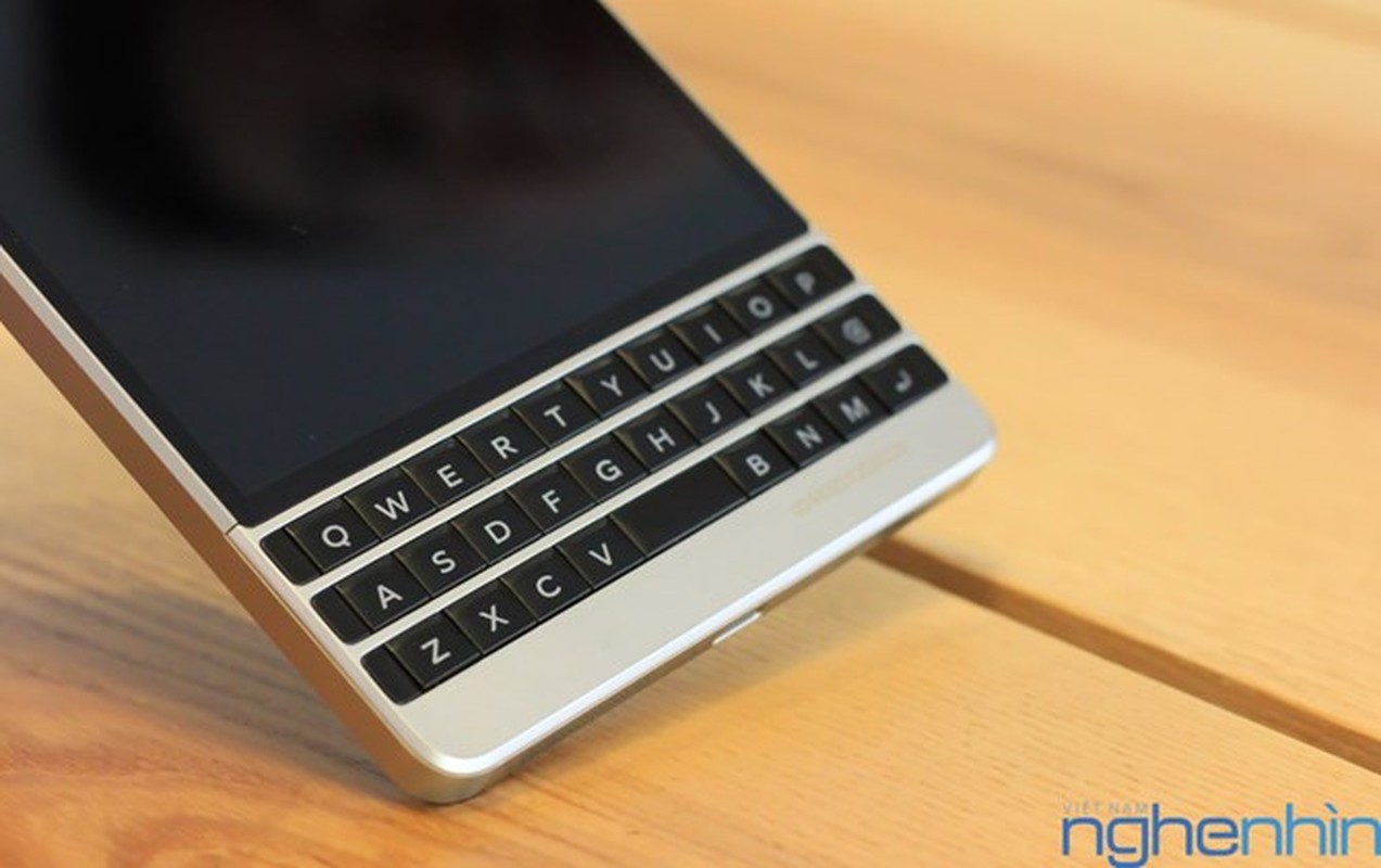 Anh thuc te dien thoai BlackBerry Passport vo bac tai Viet Nam-Hinh-11