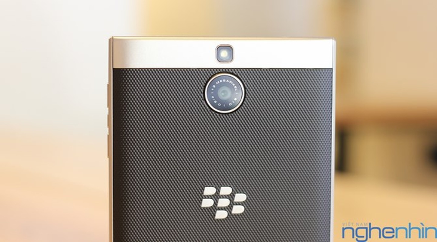 Anh thuc te dien thoai BlackBerry Passport vo bac tai Viet Nam-Hinh-9