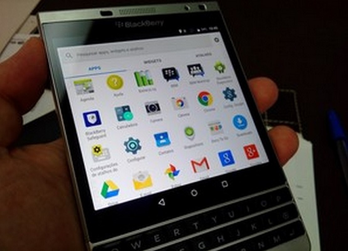 Bat ngo voi hinh anh BlackBerry Passport Silver Edition chay Android-Hinh-2
