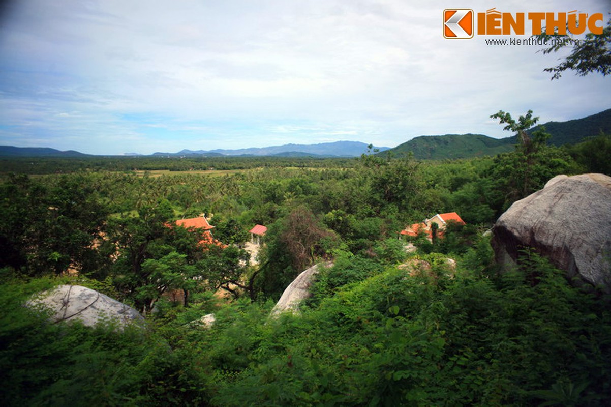 Kham pha ngoi chua trong hang doc dao o Binh Dinh-Hinh-8