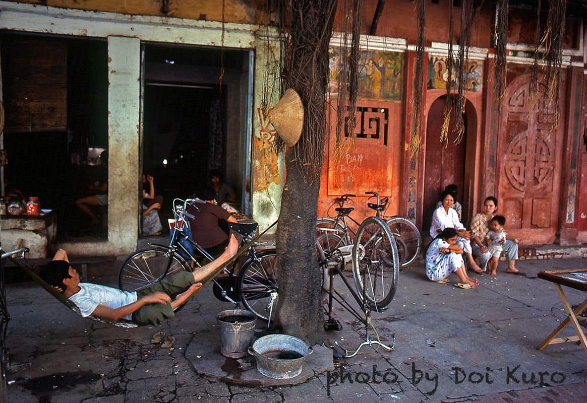 Loat anh cuc doc moi cong bo ve Ha Noi nam 1990