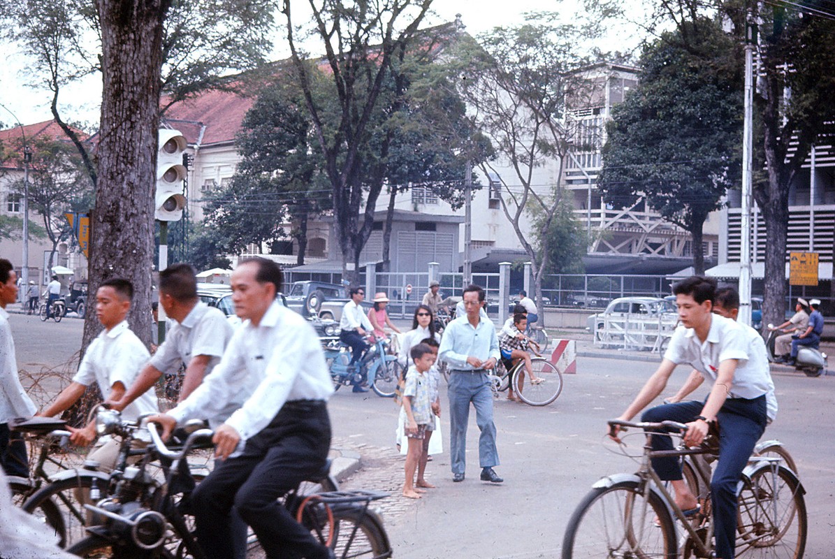 Sai Gon nam 1966 song dong trong anh cua Jim Burns-Hinh-5