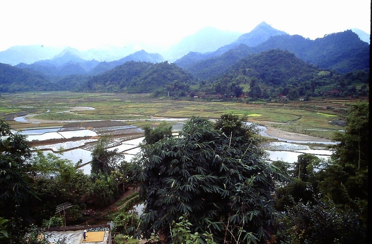 Anh doc: Pho nhay Tay “phuot” mien nui phia Bac nam 1995-Hinh-22